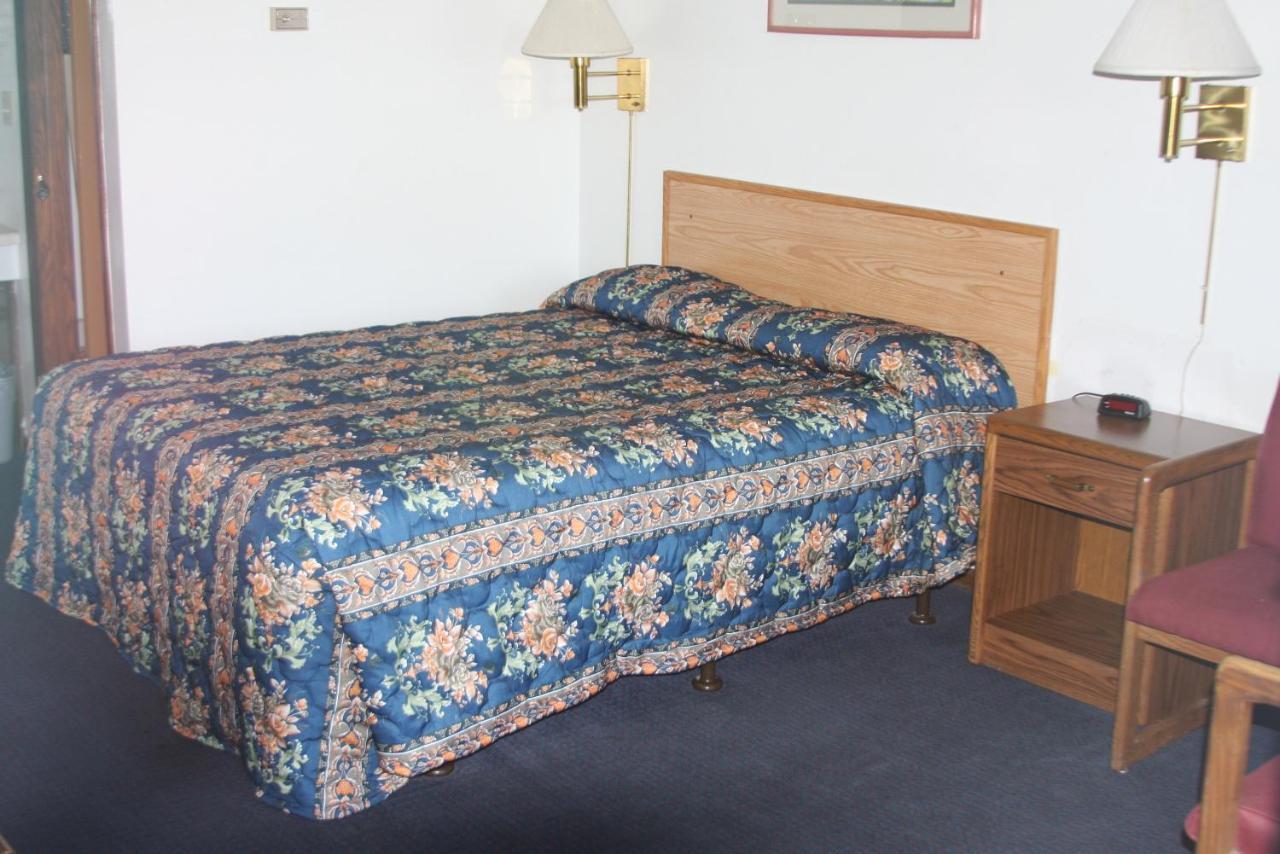 Viking Jr. Motel Saint Peter Room photo